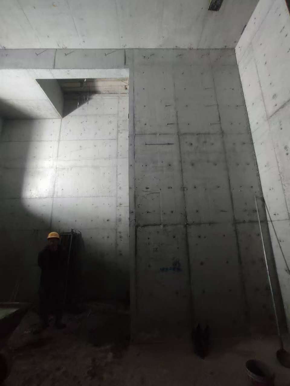 定兴墙上开槽钢筋断了有影响吗
